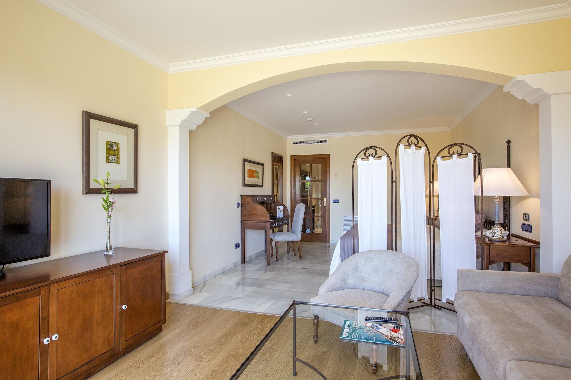 Hipotels Barrosa Palace & Spa Chiclana de la Frontera Exterior photo A suite at the hotel