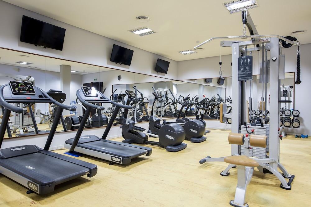 Hipotels Barrosa Palace & Spa Chiclana de la Frontera Exterior photo A gym in a hotel