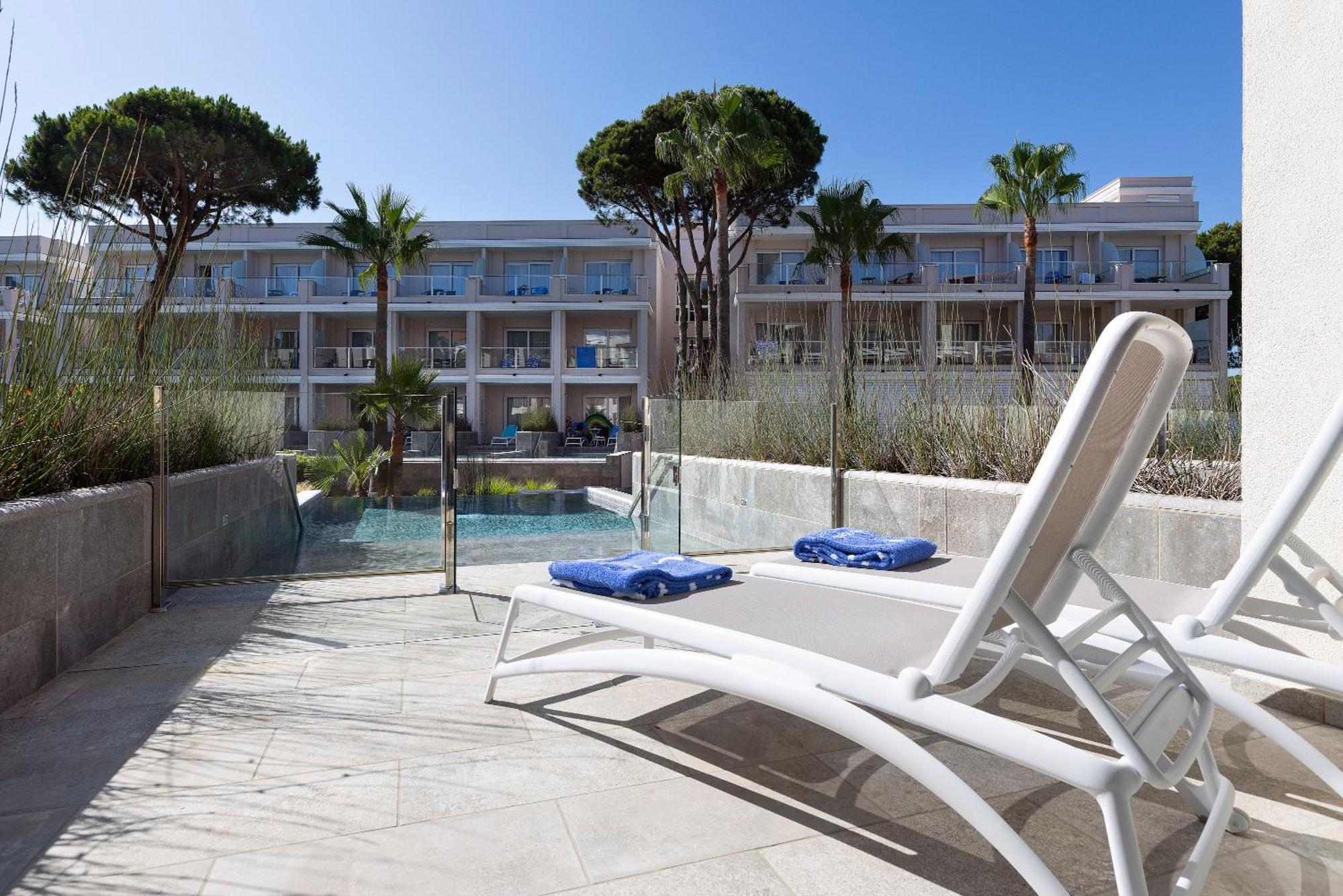 Hipotels Barrosa Palace & Spa Chiclana de la Frontera Exterior photo The hotel's pool