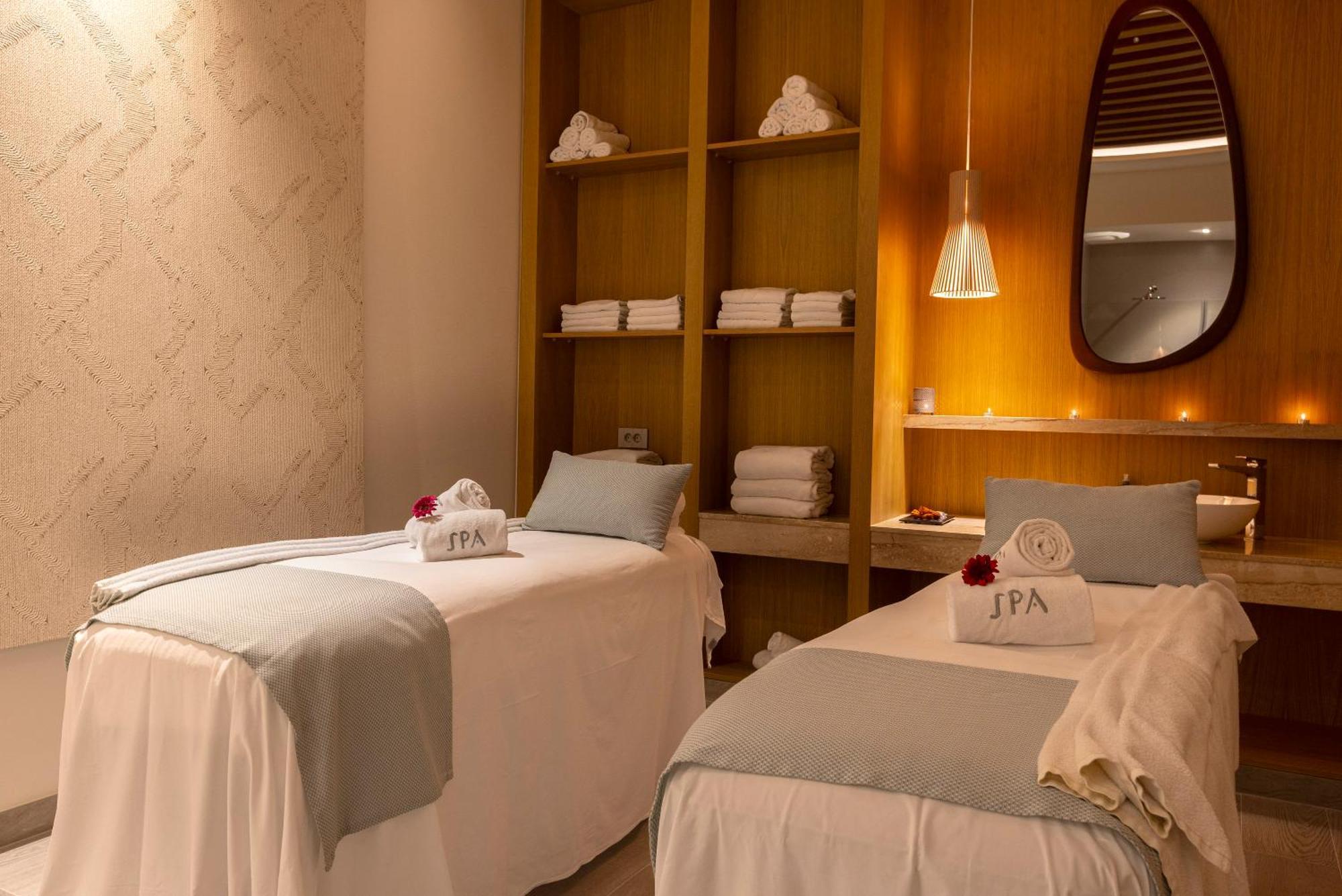 Hipotels Barrosa Palace & Spa Chiclana de la Frontera Exterior photo Spa at the Ritz-Carlton, Laguna Beach
