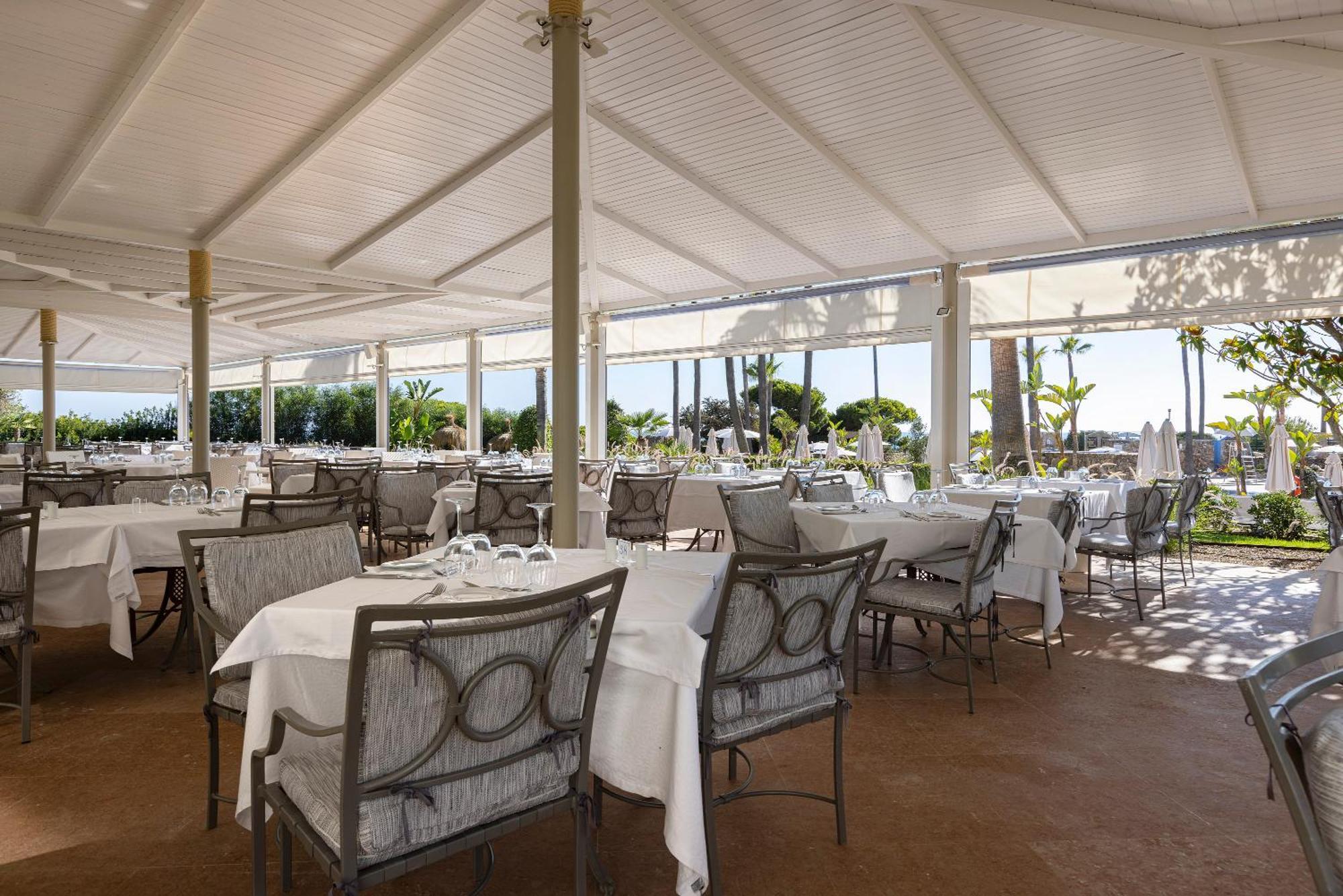Hipotels Barrosa Palace & Spa Chiclana de la Frontera Exterior photo The restaurant