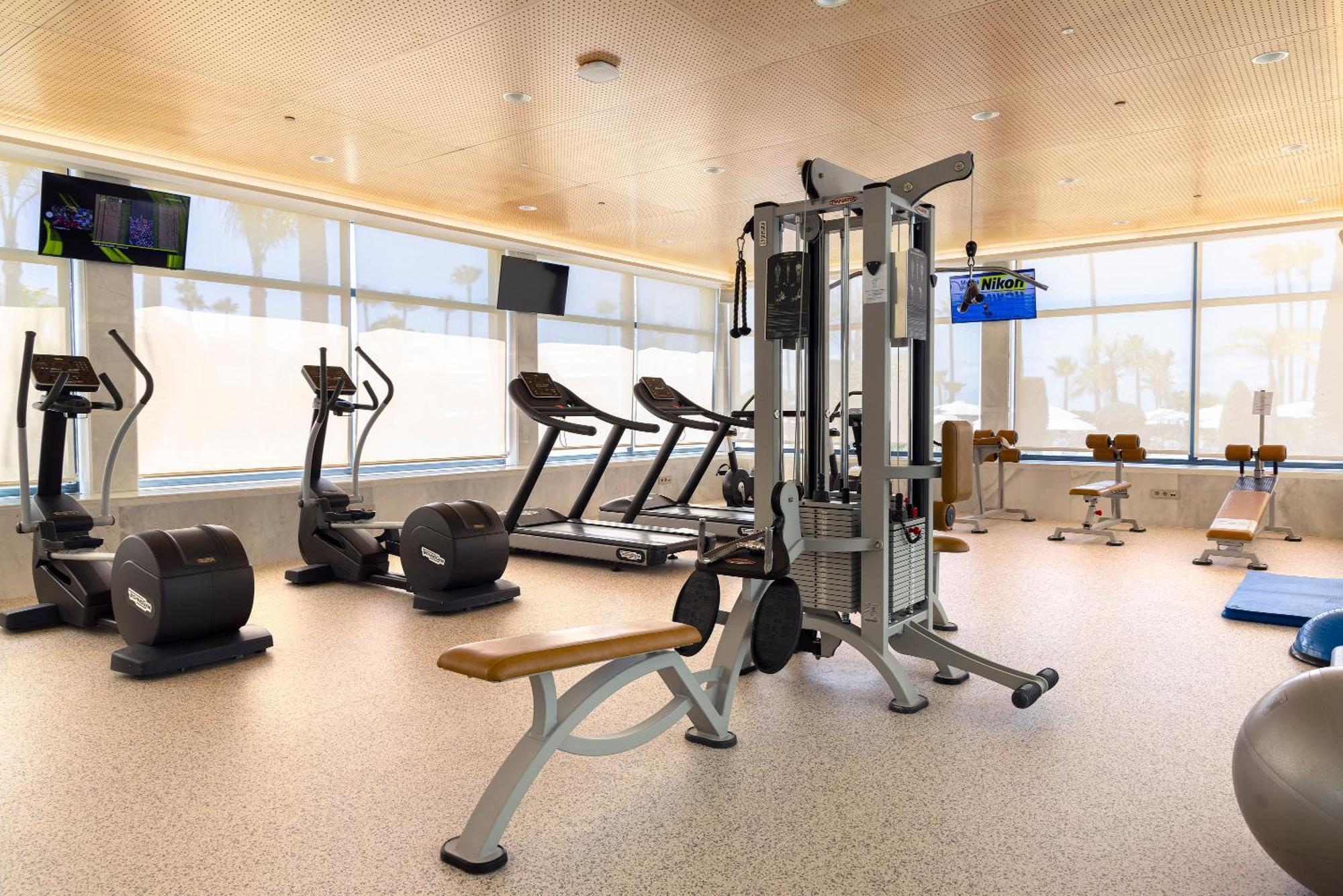 Hipotels Barrosa Palace & Spa Chiclana de la Frontera Exterior photo A gym