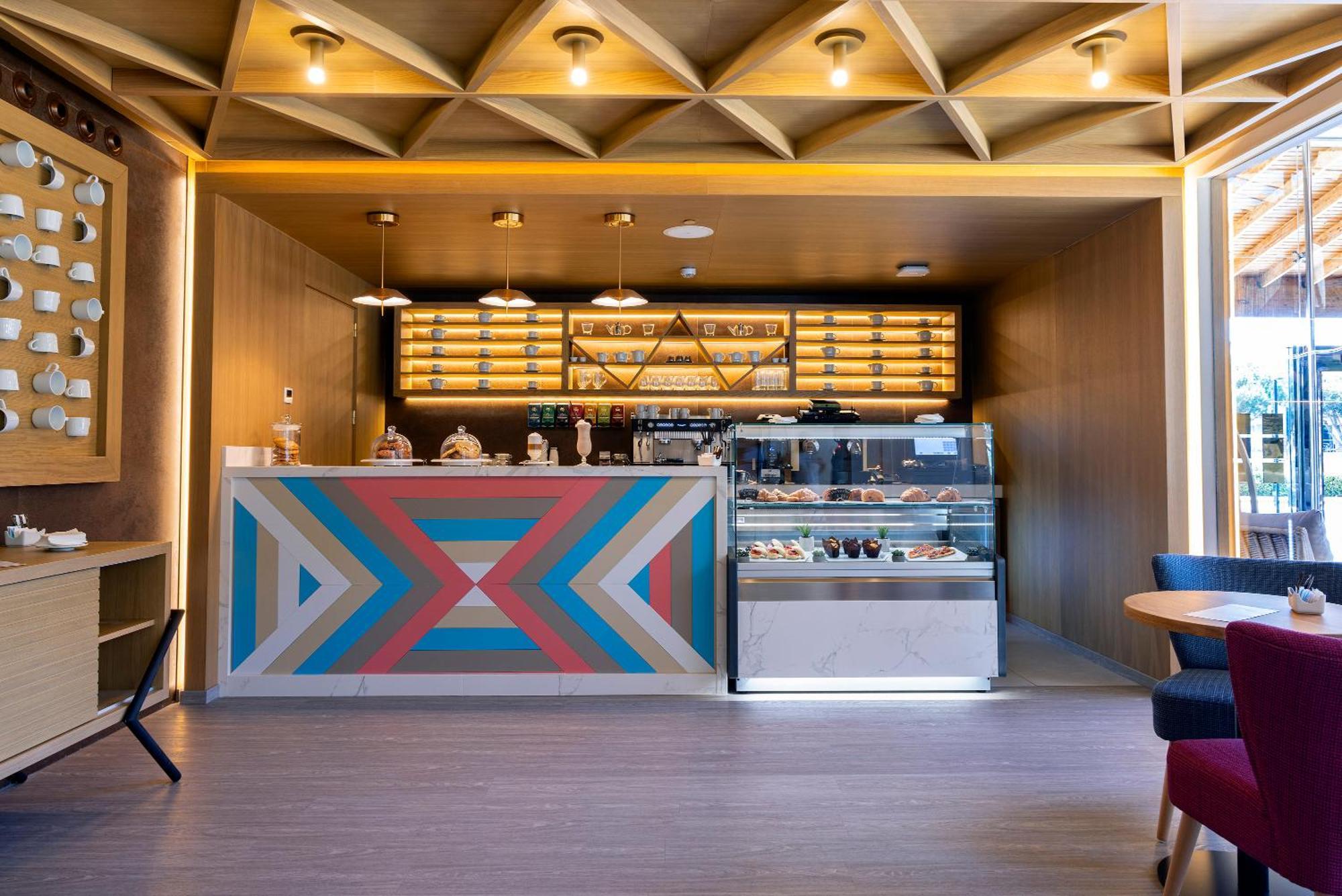 Hipotels Barrosa Palace & Spa Chiclana de la Frontera Exterior photo The interior of a Starbucks Reserve store in Shanghai, China