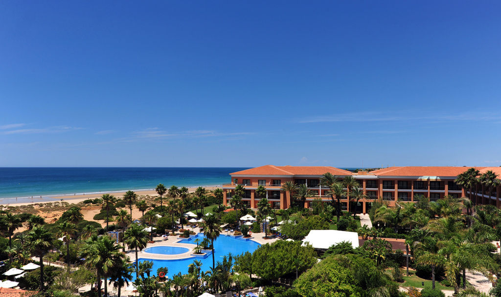 Hipotels Barrosa Palace & Spa Chiclana de la Frontera Exterior photo The resort's main pool